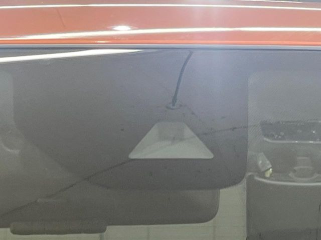 �y�Փˌy�����u�z���s���ɑO���̎ԗ�����F�����A�Փ˂������Ȏ��͌x��ƃu���[�L�ŏՓˉ���Ɣ�Q�y�����A�V�X�g�B�����S�Ƀh���C�u�����y���݂��������܂��B