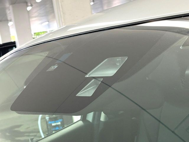 �y�X�}�[�g�u���[�L�T�|�[�g�z���s���ɑO���̎ԗ�����F�����A�Փ˂������Ȏ��͌x��ƃu���[�L�ŏՓˉ���Ɣ�Q�y�����A�V�X�g�B�����S�Ƀh���C�u�����y���݂��������܂��B