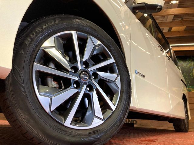 �y����16�C���`�A���~�z�C�[���z�O�ςɃ}�b�`���������A���~�z�C�[���𑕒����Ă���܂��B�e��ЊO�A���~�z�C�[����A�X�^�b�h���X�^�C�����戵�����Ă���܂��B���񂲑��k����������