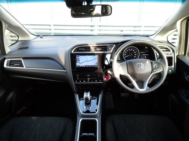 �C���p�l�摜�ɂȂ�܂��B�ԓ��͐��Ǝ҂ɂĎ����N���[�j���O�{�H�ς݂Ȃ̂ŁA��ϐ����ł��B