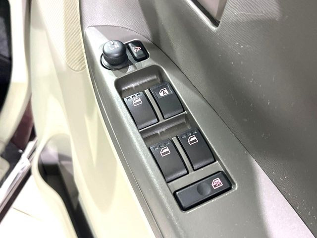 �y�d���i�[�~���[�z�T�C�h�~���[�͓d���i�[���ƂȂ��Ă���A�������ԏ�ł��L�Y�������X�N��}�����܂��B