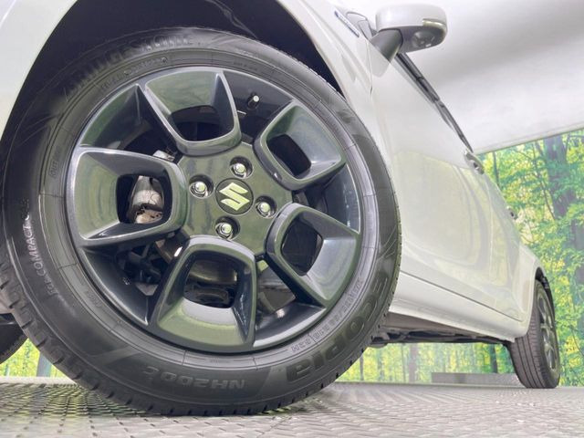 �y����16�C���`�A���~�z�C�[���z�O�ςɃ}�b�`���������A���~�z�C�[���𑕒����Ă���܂��B�e��ЊO�A���~�z�C�[����A�X�^�b�h���X�^�C�����戵�����Ă���܂��B���񂲑��k����������