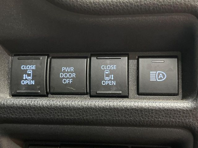 【両側パワースライドドア】スマートキーや運転席のスイッチで後席両側スライドドアの開閉が可能♪電動だから力を入れてドアを開ける必要がありません。