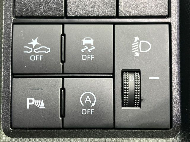 【スマートアシスト】走行中に前方の車両等を認識し、衝突しそうな時は警報とブレーキで衝突回避と被害軽減をアシスト。より安全にドライブをお楽しみいただけます。