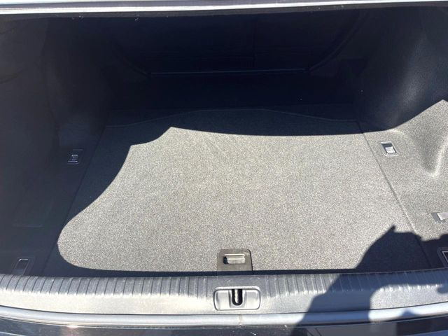 ���i�̂���������ʋ΁A���}���ɏ\���ȉ׎��X�y�[�X���m�ۂ��Ă���܂��B