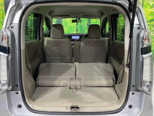 ���i�̂���������ʋ΁A���}���ɏ\���ȉ׎��X�y�[�X���m�ۂ��Ă���܂��B�Z�J���h�V�[�g��|���ƁA�傫�ȉו��̐ύڂ��\�ł���