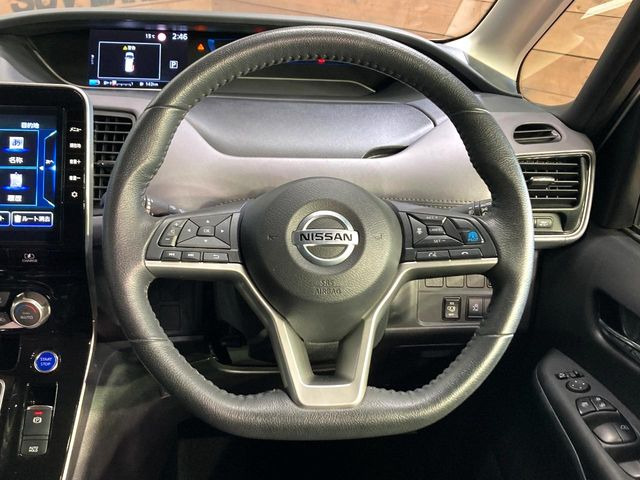 �y�����v�����X�e�A�����O�z�㎿�Ȋv���g�p���邱�ƂŁA��ɂ����������݂ƂĂ��^�]���₷���n���h���ł���