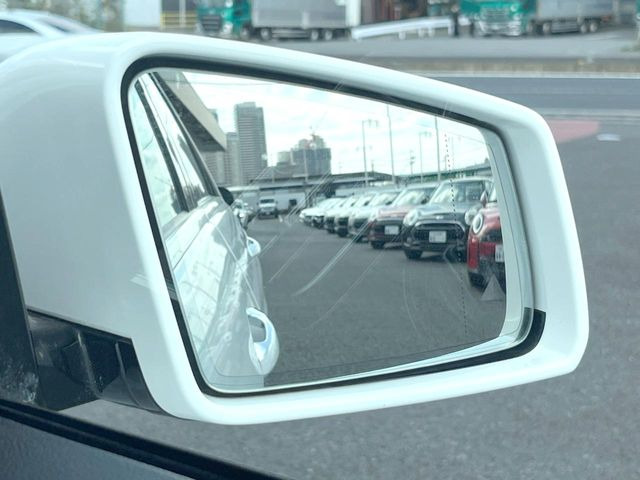 ���u���C���h�A�V�X�g�Z���T�[:���p����̎Ԃ����m���A�h���C�o�[���Ԑ��ύX���s���ۂɁA�x�����Ƌ��ɒ��ӂ𑣂��Ă������S�x���@�\�ł�!