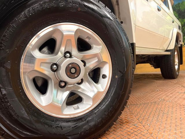 �y����16�C���`�A���~�z�C�[���z�O�ςɃ}�b�`���������A���~�z�C�[���𑕒����Ă���܂��B�e��ЊO�A���~�z�C�[����A�X�^�b�h���X�^�C�����戵�����Ă���܂��B���񂲑��k����������