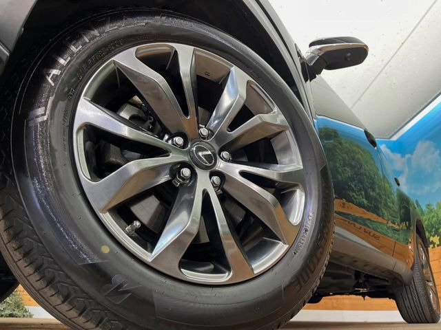 �y����18�C���`�A���~�z�C�[���z�O�ςɃ}�b�`���������A���~�z�C�[���𑕒����Ă���܂��B�e��ЊO�A���~�z�C�[����A�X�^�b�h���X�^�C�����戵�����Ă���܂��B���񂲑��k����������