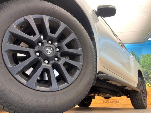 �y����18�C���`�A���~�z�C�[���z�O�ςɃ}�b�`���������A���~�z�C�[���𑕒����Ă���܂��B�e��ЊO�A���~�z�C�[����A�X�^�b�h���X�^�C�����戵�����Ă���܂��B���񂲑��k������