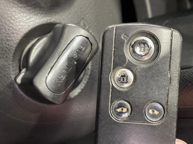 �yHonda�X�}�[�g�L�[�z�J�o����|�P�b�g�ɓ��ꂽ�܂܂ł��h�A�̎{���E�������\�ȃX�}�[�g�L�[�𑕔��B�G���W���̃I���E�I�t�����J�M�����o���K�v����������Ƃ��Ă��֗��ł���