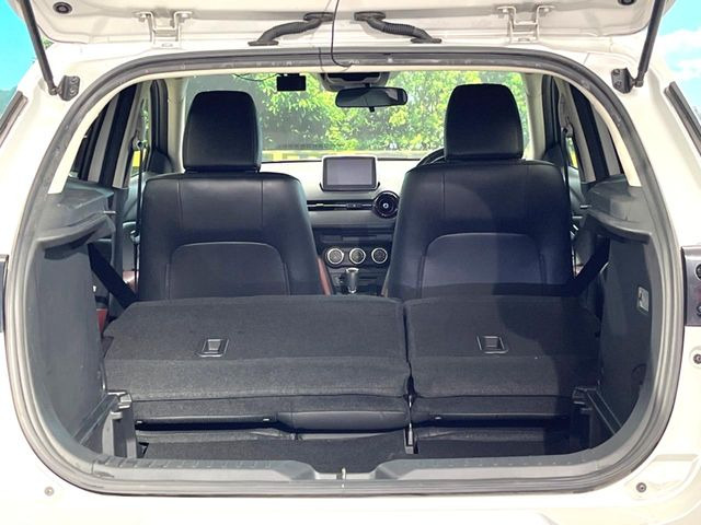 ���i�̂���������ʋ΁A���}���ɏ\���ȉ׎��X�y�[�X���m�ۂ��Ă���܂��B�Z�J���h�V�[�g��|���ƁA�傫�ȉו��̐ύڂ��\�ł���