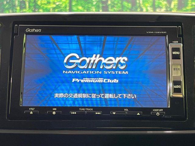 【純正ナビ】人気の純正ナビを装備しております。ナビの使いやすさはもちろん、オーディオ機能も充実!キャンプや旅行はもちろん、通勤や買い物など普段のドライブも楽しくなるはず♪