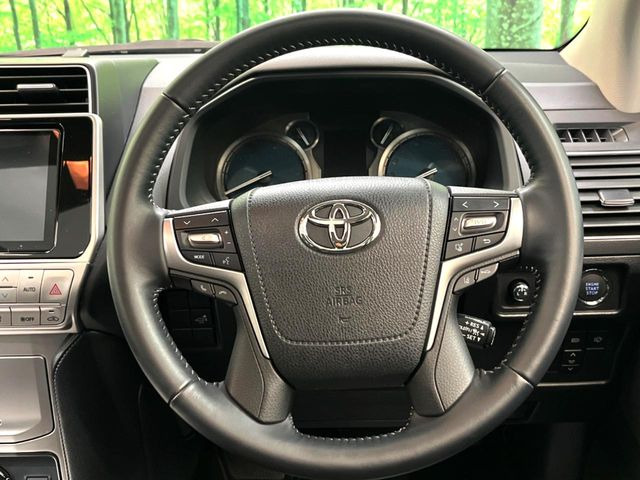 �y�����v�����X�e�A�����O�z�㎿�Ȋv���g�p���邱�ƂŁA��ɂ����������݂ƂĂ��^�]���₷���n���h���ł���