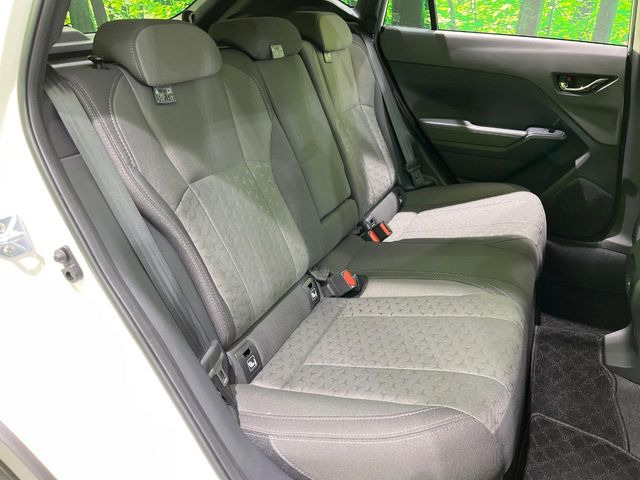 後部座席も気になるようなキズ・汚れやへたり等、大きなダメージはなく、良好な状態です。