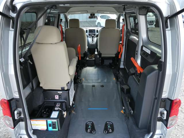 NV200バネットバン1.6 チェアキャブ 車いす2名仕様