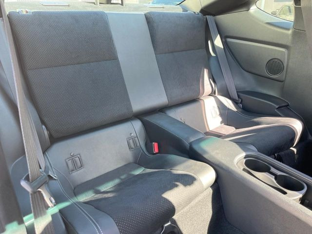 後部座席も気になるようなキズ・汚れやへたり等、大きなダメージはなく、良好な状態です。