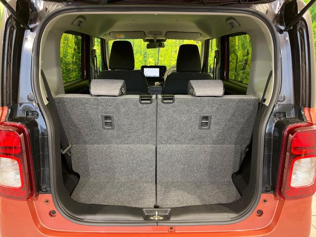 普段のお買い物や通勤、送迎等に十分な荷室スペースを確保しております。セカンドシートを倒すと、大きな荷物の積載も可能です♪