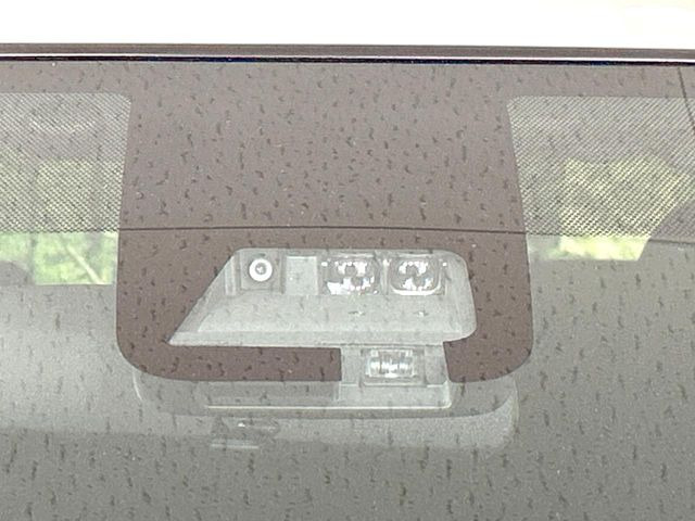 �y�g���^�Z�[�t�e�B�Z���X�z���s���ɑO���̎ԗ�����F�����A�Փ˂������Ȏ��͌x��ƃu���[�L�ŏՓˉ���Ɣ�Q�y�����A�V�X�g�B�����S�Ƀh���C�u�����y���݂��������܂��B