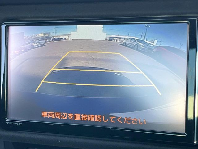 【バックカメラ】駐車時に後方がリアルタイム映像で確認できます。大型商業施設や立体駐車場での駐車時や、夜間のバック時に大活躍!運転スキルに関わらず、今や必須となった装備のひとつです!