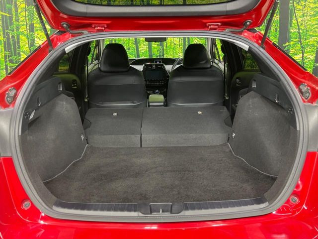 ���i�̂���������ʋ΁A���}���ɏ\���ȉ׎��X�y�[�X���m�ۂ��Ă���܂��B�Z�J���h�V�[�g��|���ƁA�傫�ȉו��̐ύڂ��\�ł���