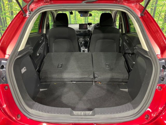 ���i�̂���������ʋ΁A���}���ɏ\���ȉ׎��X�y�[�X���m�ۂ��Ă���܂��B�Z�J���h�V�[�g��|���ƁA�傫�ȉו��̐ύڂ��\�ł���