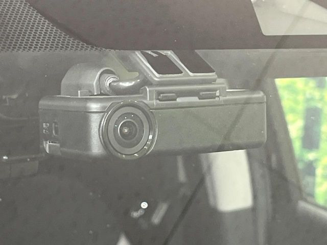 【ドライブレコーダー】ドライブレコーダー装備!走行中はもちろん、あおり運転や事故に遭遇した際、映像で記録し、万一のリスクに備えます。※記録用SDカードはお客様ご自身でご準備いただく必要があります。