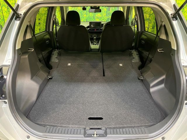 普段のお買い物や通勤、送迎等に十分な荷室スペースを確保しております。セカンドシートを倒すと、大きな荷物の積載も可能です♪