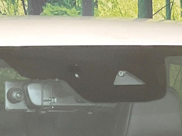 �y�X�}�[�g�V�e�B�u���[�L�T�|�[�g�z�ᑬ���s���ɑO���̎ԗ�����F�����A�Փ˂������Ȏ��͌x��ƃu���[�L�ŏՓˉ���Ɣ�Q�y�����A�V�X�g�B�����S�Ƀh���C�u�����y���݂��������܂��B