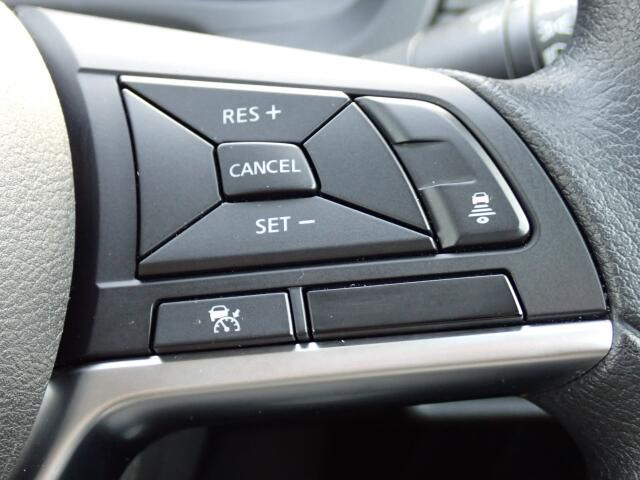 �y�N���[�Y�R���g���[���z�������H�ł̒��������s���y�ɁB�A�N�Z���y�_���𓥂܂��Ɏԑ������ɕۂ��Ƃ��\�ł��B�O���̎ԗ������m���ĎԊԂ�ۂ悤�ɑ��x���߂��Ă���܂�!!