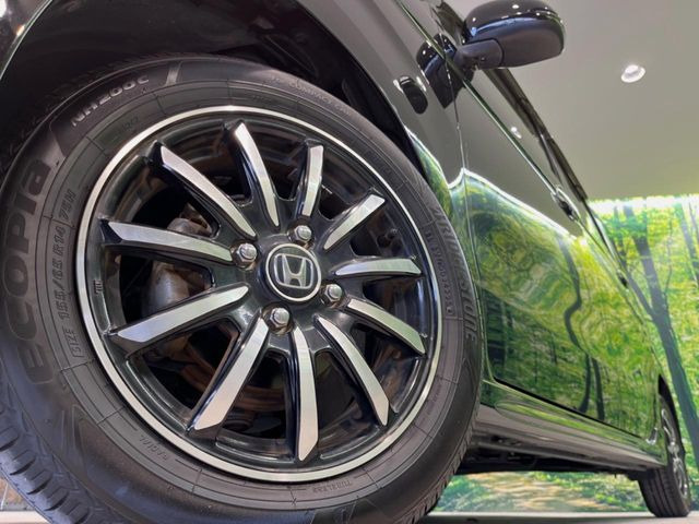 �y����14�C���`�A���~�z�C�[���z�O�ςɃ}�b�`���������A���~�z�C�[���𑕒����Ă���܂��B�e��ЊO�A���~�z�C�[����A�X�^�b�h���X�^�C�����戵�����Ă���܂��B���񂲑��k����������