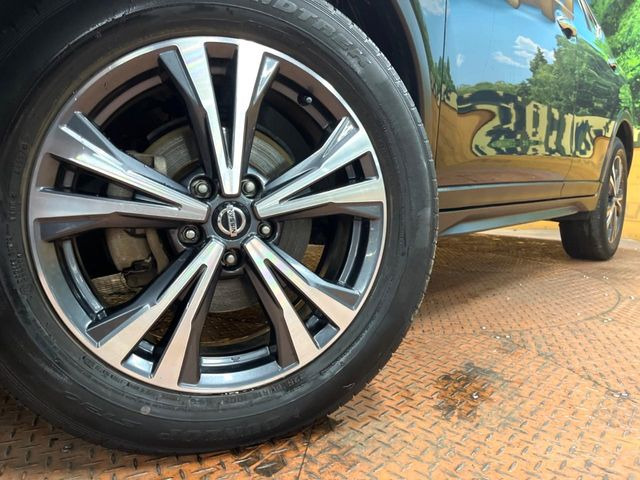 �y����18�C���`�A���~�z�C�[���z�O�ςɃ}�b�`���������A���~�z�C�[���𑕒����Ă���܂��B�e��ЊO�A���~�z�C�[����A�X�^�b�h���X�^�C�����戵�����Ă���܂��B���񂲑��k����������