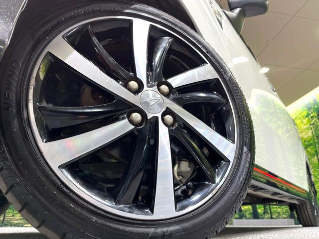 �y�O���[�h��p����16�C���`�A���~�z�C�[���z�f�U�C�����̍��������A���~�z�C�[���𑕒����Ă���܂��B�e��ЊO�A���~�z�C�[����A�X�^�b�h���X�^�C�����戵�����Ă���܂��B���񂲑��k����������