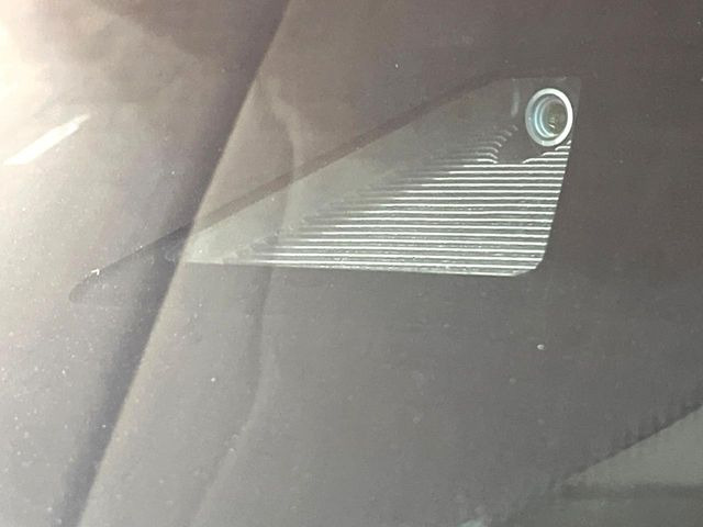 �yi-ACTIVESENSE�z���s���ɑO���̎ԗ�����F�����A�Փ˂������Ȏ��͌x��ƃu���[�L�ŏՓˉ���Ɣ�Q�y�����A�V�X�g�B�����S�Ƀh���C�u�����y���݂��������܂��B