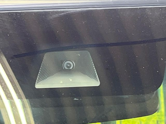 �y�z���_�Z���V���O�z���s���ɑO���̎ԗ�����F�����A�Փ˂������Ȏ��͌x��ƃu���[�L�ŏՓˉ���Ɣ�Q�y�����A�V�X�g�B�����S�Ƀh���C�u�����y���݂��������܂��B