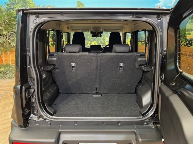 ���i�̂���������ʋ΁A���}���ɏ\���ȉ׎��X�y�[�X���m�ۂ��Ă���܂��B�Z�J���h�V�[�g��|���ƁA�傫�ȉו��̐ύڂ��\�ł���