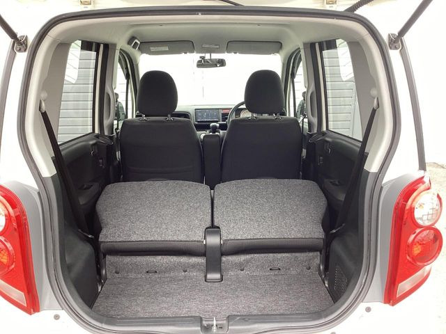 ���i�̂���������ʋ΁A���}���ɏ\���ȉ׎��X�y�[�X���m�ۂ��Ă���܂��B�Z�J���h�V�[�g��|���ƁA�傫�ȉו��̐ύڂ��\�ł���