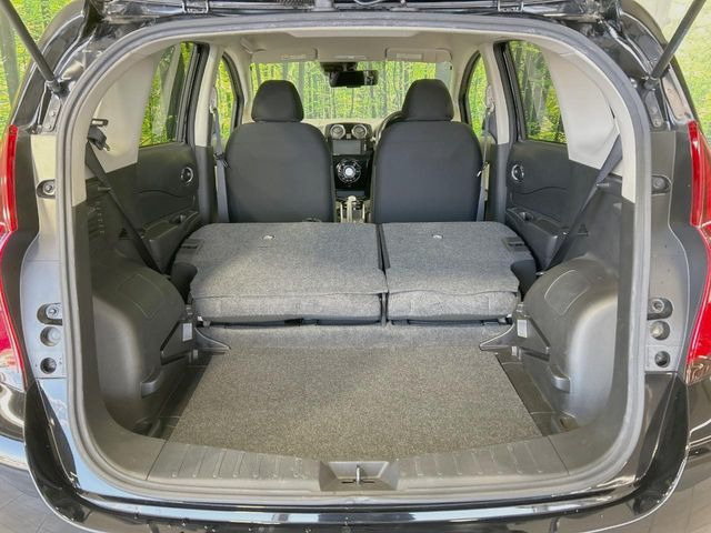 ���i�̂���������ʋ΁A���}���ɏ\���ȉ׎��X�y�[�X���m�ۂ��Ă���܂��B�Z�J���h�V�[�g��|���ƁA�傫�ȉו��̐ύڂ��\�ł���