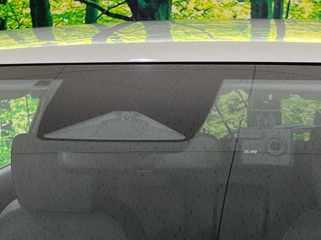 �y�z���_�Z���V���O�z���s���ɑO���̎ԗ�����F�����A�Փ˂������Ȏ��͌x��ƃu���[�L�ŏՓˉ���Ɣ�Q�y�����A�V�X�g�B�����S�Ƀh���C�u�����y���݂��������܂��B