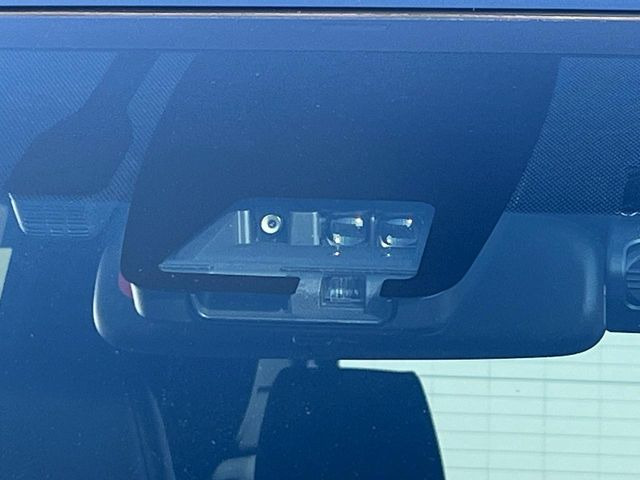 �y�g���^�Z�[�t�e�B�Z���X�z���s���ɑO���̎ԗ�����F�����A�Փ˂������Ȏ��͌x��ƃu���[�L�ŏՓˉ���Ɣ�Q�y�����A�V�X�g�B�����S�Ƀh���C�u�����y���݂��������܂��B