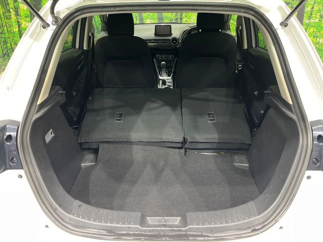 ���i�̂���������ʋ΁A���}���ɏ\���ȉ׎��X�y�[�X���m�ۂ��Ă���܂��B�Z�J���h�V�[�g��|���ƁA�傫�ȉו��̐ύڂ��\�ł���