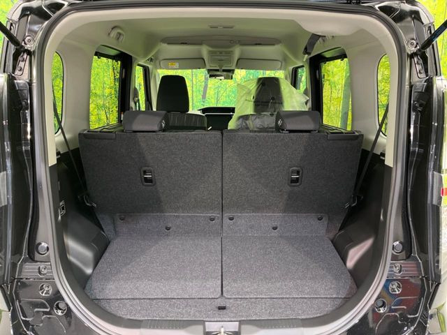 ���i�̂���������ʋ΁A���}���ɏ\���ȉ׎��X�y�[�X���m�ۂ��Ă���܂��B�Z�J���h�V�[�g��|���ƁA�傫�ȉו��̐ύڂ��\�ł���