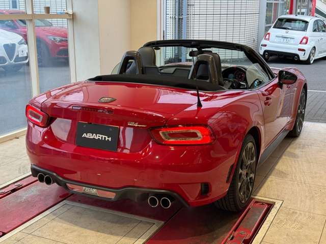 アバルト124スパイダー1.4