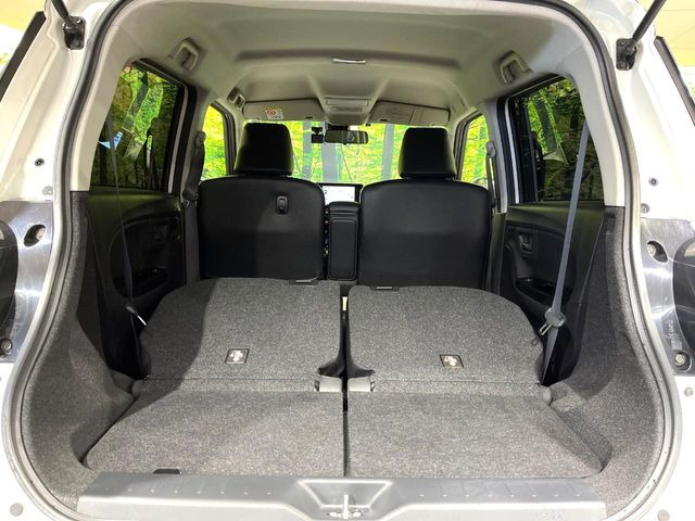 ���i�̂���������ʋ΁A���}���ɏ\���ȉ׎��X�y�[�X���m�ۂ��Ă���܂��B�Z�J���h�V�[�g��|���ƁA�傫�ȉו��̐ύڂ��\�ł���