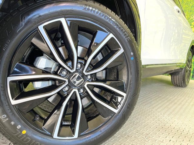 �y�����A���~�z�C�[���z�O�ςɃ}�b�`���������A���~�z�C�[���𑕒����Ă���܂��B�e��ЊO�A���~�z�C�[����A�X�^�b�h���X�^�C�����戵�����Ă���܂��B���񂲑��k����������