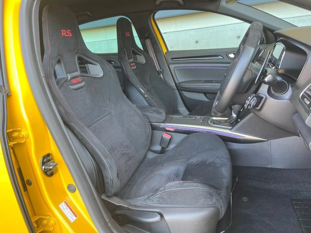 ●シートの使用感:破れ・へたりも少なく、ご覧の通りきれいな状態を維持しております。また、室内クリーニング・コーティングもご用命いただけます。