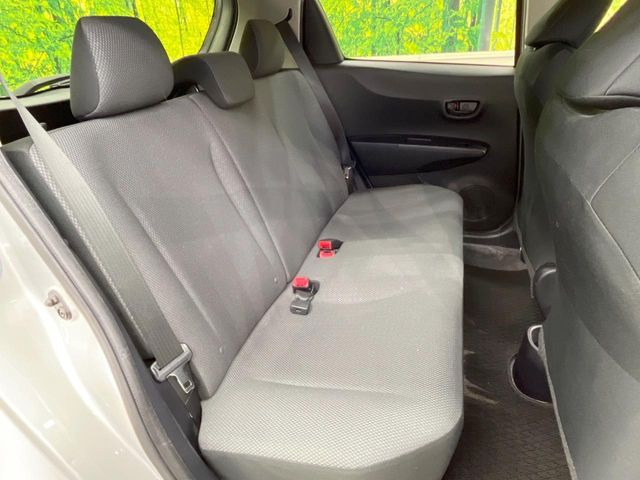 後部座席も気になるようなキズ・汚れやへたり等、大きなダメージはなく、良好な状態です。