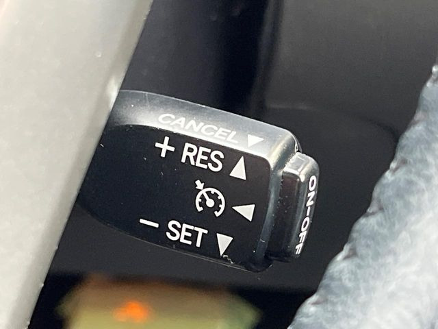 �y�N���[�Y�R���g���[���z�������H�����N���N���s�B�A�N�Z���𗣂��Ă���葬�x�ő��s���ł��A�������^�]���̕��S���y��!�����E�������ȒP�ȃX�C�b�`����Œ����ł��܂��B