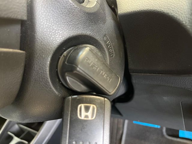 �yHonda�X�}�[�g�L�[�z�J�o����|�P�b�g�ɓ��ꂽ�܂܂ł��h�A�̎{���E�������\�ȃX�}�[�g�L�[�𑕔��B�G���W���̃I���E�I�t�����J�M�����o���K�v����������Ƃ��Ă��֗��ł���